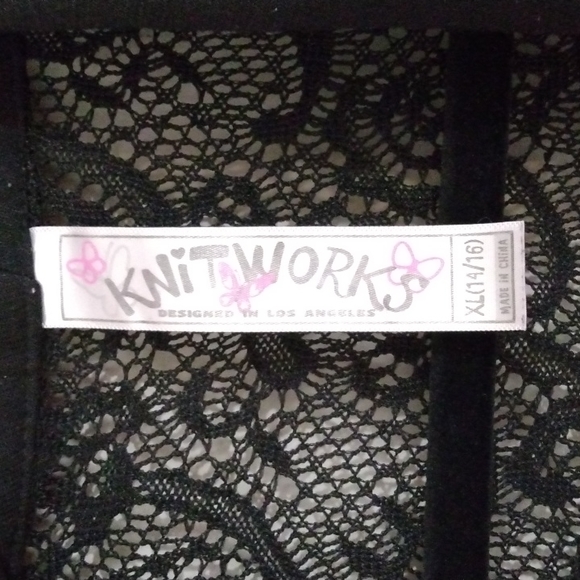 Lace-Back Jacket 🖤 - Picture 2 of 5